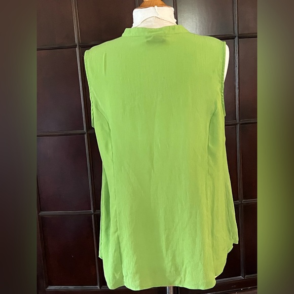 Green Sleeveless Ruffle Top - Picture 3 of 6